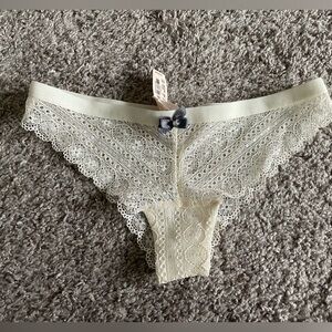 NWT Victoria’s Secret low rise Brazilian panty size XS